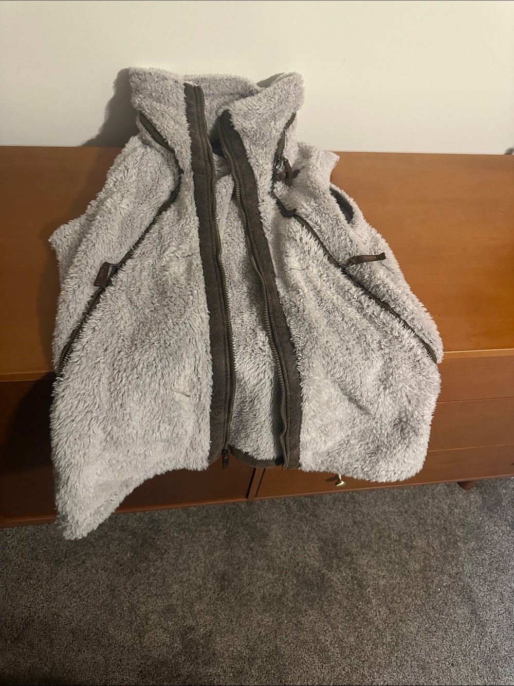 Women’s Plush Sherpa Vest - Light Gray